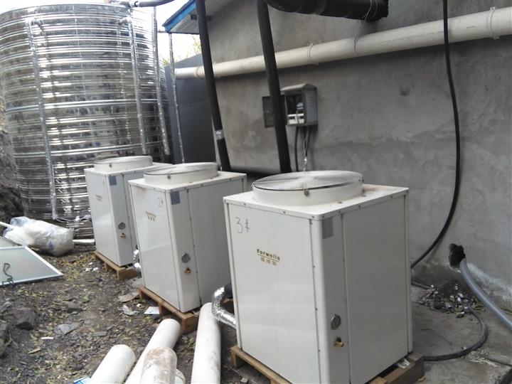 空氣能熱水器工程為什么要設置定溫度補水？
